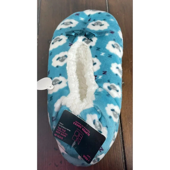NWT‎ Womens Green Sheep Sleeping Slipper Socks Grips One Size S/CH-M 5 1/2-7 1/2 - Picture 1 of 2
